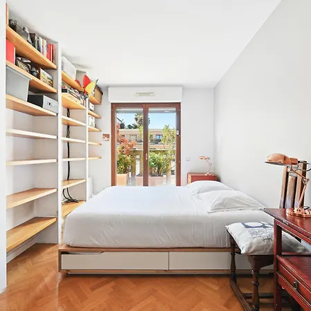 Veeve - Blossoming Balcony Apartment Paris