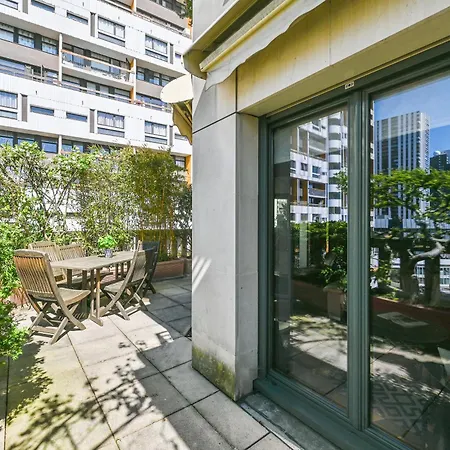 Apartment Veeve - Blossoming Balcony Paris