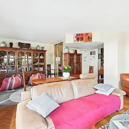 Apartment Veeve - Blossoming Balcony Paris